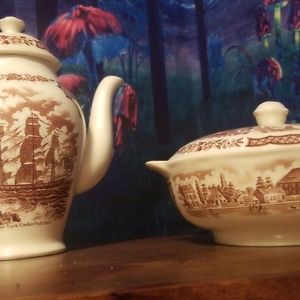 Alfred Meakin Lidded Tea Pot & Covered Casserole Dish